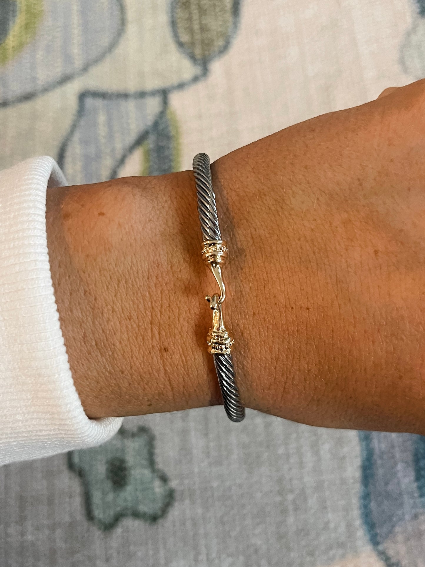 Hook Cable Cuff